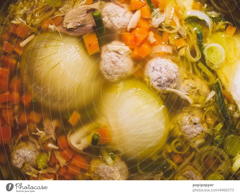 Suppe Eintopf Eintopffleisch Gemüse Gemüsesuppe Lebensmittel Farbfoto Ernährung Mittagessen Fleischbällchen Bioprodukte Gesunde Ernährung Diät Topf