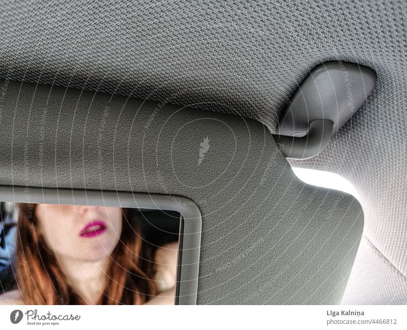 Lippen im Spiegel Verkehr Rückspiegel PKW Reflexion & Spiegelung Farbfoto Spiegelbild Betrachtungen