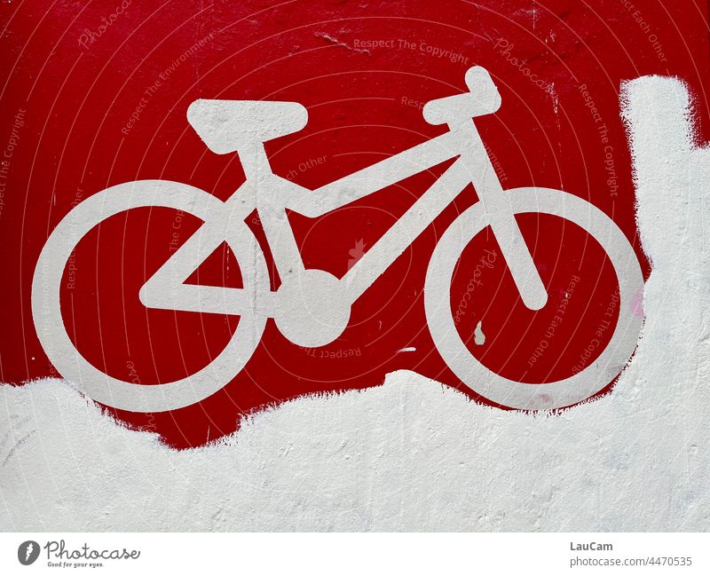Festgefahren - weißes Fahrrad auf rotem Grund Fahrradfahren Fahrradtour Fahrradweg Rad Radfahren Verkehrsmittel Mobilität Bewegung umweltfreundlich