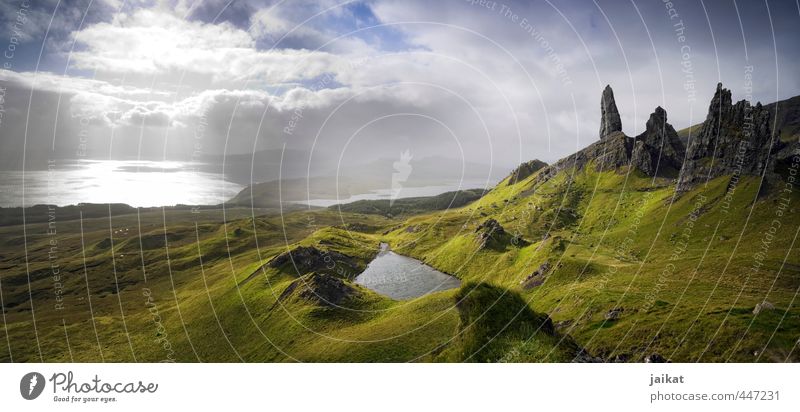 Der alte Mann und das Meer Natur Landschaft Erde Luft Wasser Himmel Wolken Sonnenlicht Sommer Schönes Wetter Nebel Gras Moos Hügel Felsen Küste Isle of Skye