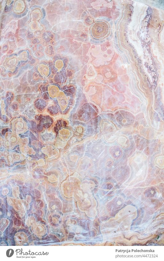 Rosa geschliffener Edelstein, Marmormuster, Geodenstein geschnitten Stein Murmel Muster Hintergrund Mineral holographisch Verwirbelung