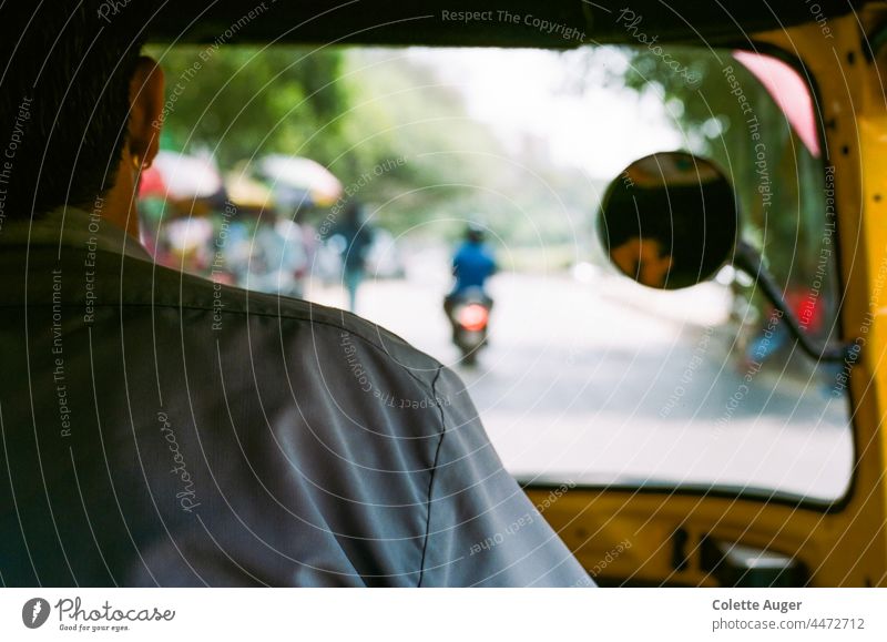 Taxifahrer auf den Straßen Indiens Transport reisen Verkehr urban