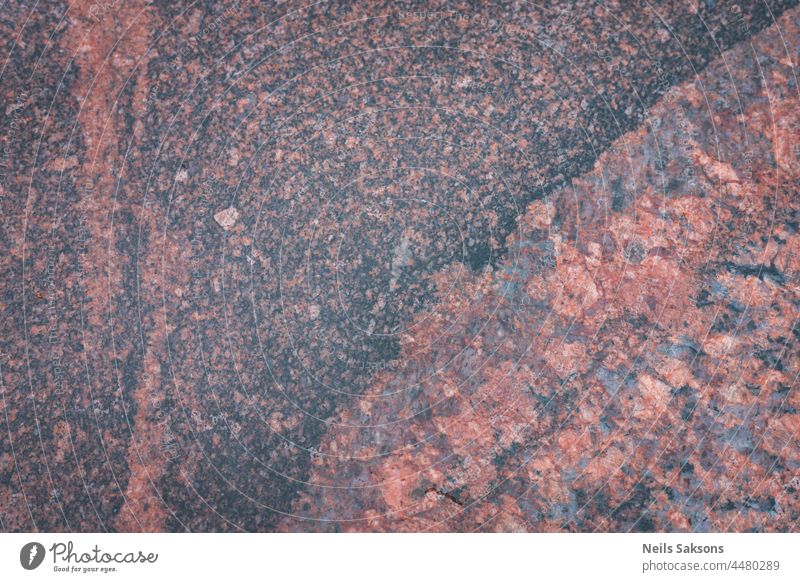 Exklusive seltene Farbe der gesägten Granitplatte. Wunderschöner polierter rotbrauner Stein. Das Material kann für Dekoration, Wand- und Türflächen verwendet werden. Naturstein Marmor Granit Hintergrund Textur