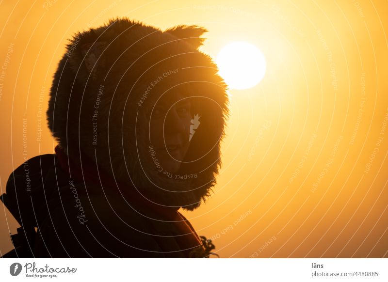 UT Teufelsmoor l Porträt mit Gegenlicht beim Sonnenaufgang Frau blick feminin Gesicht Blick in die Kamera Erwachsene Mensch 1 warm angezogen 30-45 Jahre