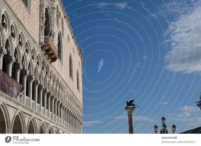Dogenpalast in Venedig mit Markuslöwen Italien Sehenswürdigkeit Ferien & Urlaub & Reisen Tourismus Architektur Gotik Geschichte Profanbau historisch Palast