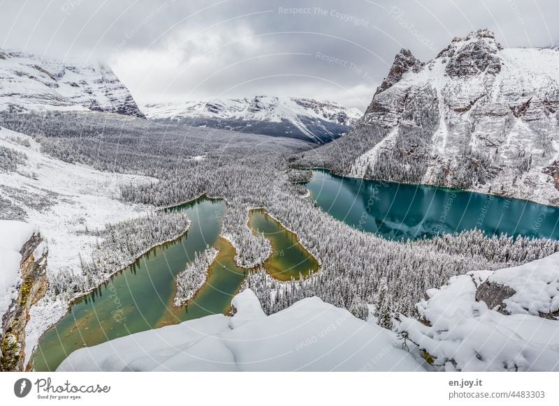 Winterlandschaft mit Seen von oben Schnee Berge Wälder Landschaft Vogelperspektive Aussicht verschneit Natur Berge u. Gebirge Panorama (Aussicht) kalt