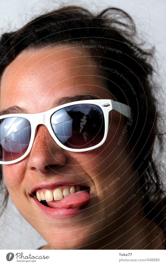 Na 3 Stil Sommer Mensch Junge Frau Jugendliche Erwachsene 1 18-30 Jahre Mode Sonnenbrille exotisch rebellisch verrückt Gefühle Freude Glück Gedeckte Farben