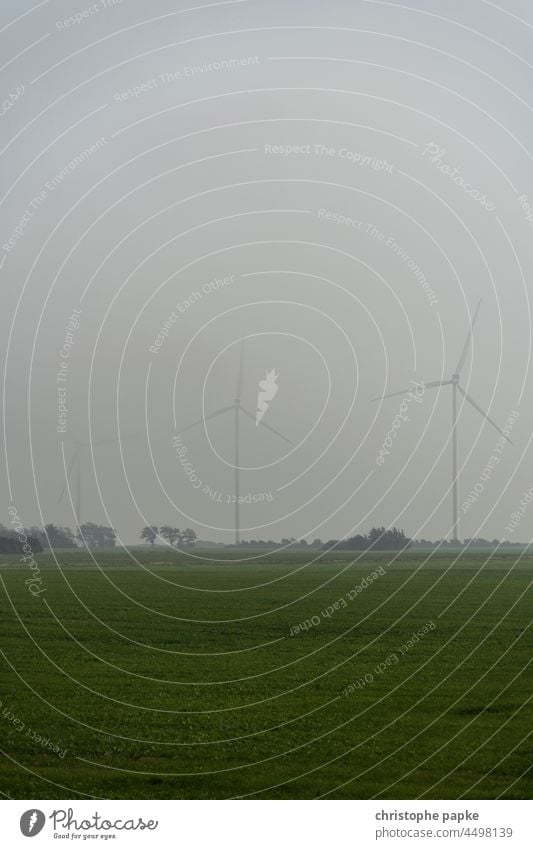 Windräder im Nebel Windrad Energiewirtschaft Strom Erneuerbare Energie Windenergie Windkraftanlage regenerativ Ökostrom umweltfreundlich ökologisch Elektrizität