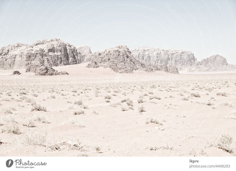 im Wüstensand und im Gebirge Abenteuerziel Rum Wadi Jordanien wüst Landschaft Natur Sand Tal Himmel Berge u. Gebirge rot Osten Felsen Mitte Tourismus trocknen