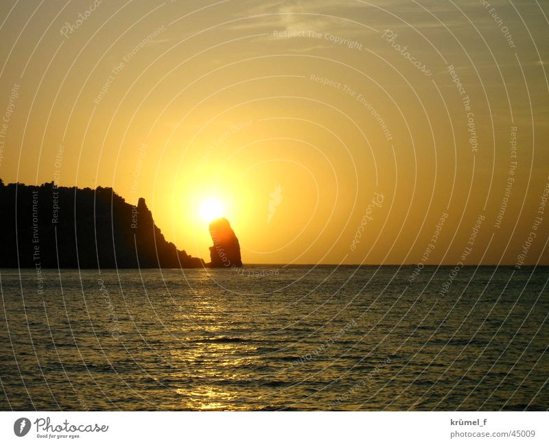 Ein Stück Freiheit Sonnenuntergang Meer Sehnsucht ruhig Ferien & Urlaub & Reisen Ferne Europa Felsen Abend