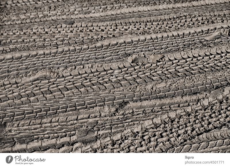 in der Wüste Strand Spur von Auto und LKW wie abstrakten Hintergrund Sand wüst Spuren Reifen Schmutz Straße Textur Rad PKW Muster Düne trocknen Natur Gelände