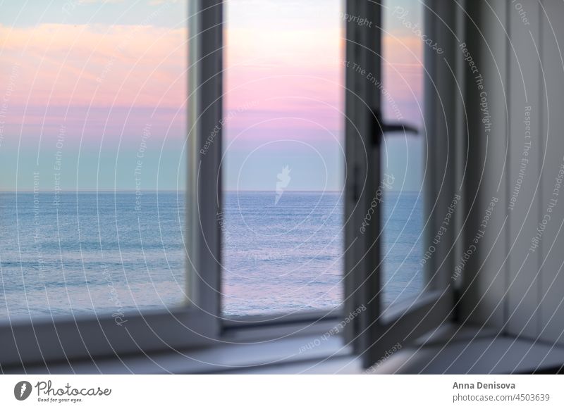 Sonnenaufgang über dem Atlantischen Ozean durch das offene Fenster Meer atlantisch Strand Atlantik winken Porto rosa Haus Appartement Morgen Portugal Europa