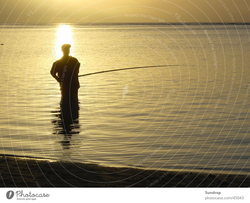 Angler auf Mauritius Strand Sonnenuntergang Ferien & Urlaub & Reisen Wasser