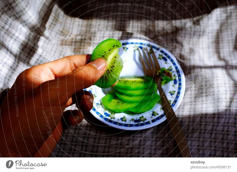 Kiwi essen Frucht Lebensmittel Vitamin Essen grün Diät Frische saftig Scheibe tropisch Gesundheit geschmackvoll frisch Hälfte Ernährung Samen geschnitten reif