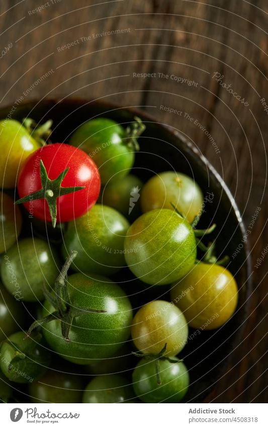 Schale mit roten und unreifen Kirschtomaten Ernte Bauernhof Schalen & Schüsseln kultivieren Ackerbau Gemüse Lebensmittel ganz Saison Gesundheit Vitamin viele