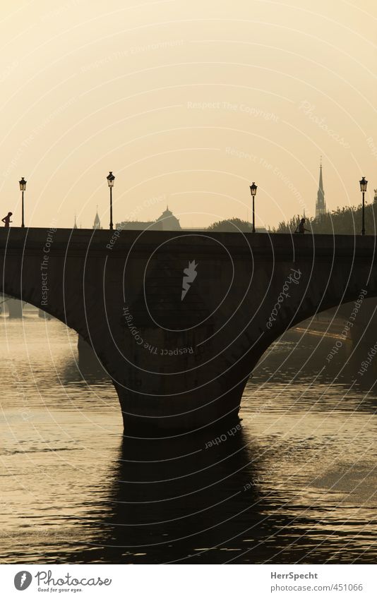 Pont Royal le matin Paris Frankreich Stadt Altstadt Brücke Sehenswürdigkeit Romantik Straßenbeleuchtung Jogger Fußgänger Seine Fluss Morgendämmerung Farbfoto