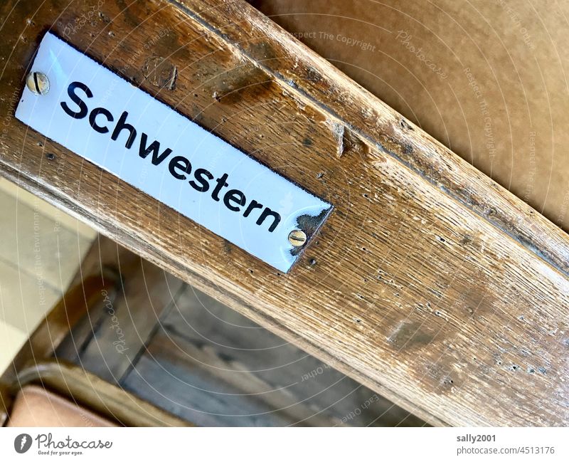 Schilder | reserviert für Verwandtschaft... Schwester Schilder & Markierungen Nonne Kloster Kirchenbank Holz Hinweisschild Buchstaben verwandt Reservierung