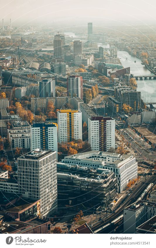 Blick vom Berliner Fernsehturm auf Berlin Kontrast Starke Tiefenschärfe Tag Textfreiraum unten Textfreiraum oben Textfreiraum Mitte Textfreiraum rechts