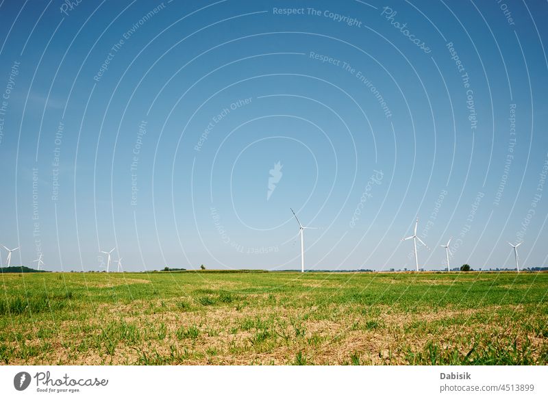 Windturbinengenerator im Einsatz regenerativ Energie Ökostrom Windmühle Windkraftanlage Erzeuger Turbine Ökologie Ackerbau alternativ Hintergrund Klinge