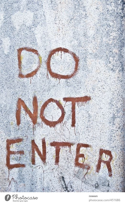 kein eingang Mauer Wand bedrohlich dunkel gruselig Verbote Verbotsschild Eingang privat Privatsphäre Warnung Hinweis Hinweisschild Schriftzeichen rot Blut
