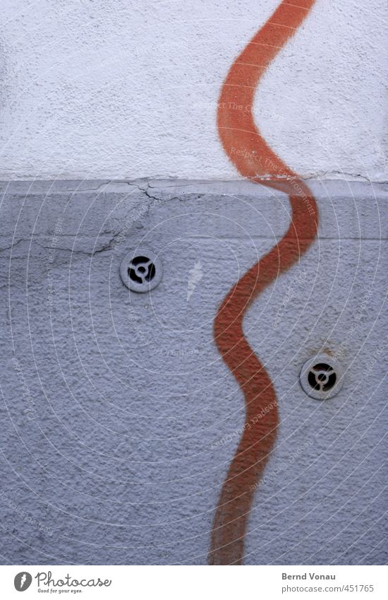 Sprühnebel-Slalom Stein Graffiti blau grau rot schwarz weiß sprühnebel sprühen Leitfaden Mauer Putz Belüftung Öffnung Kreis Sandstein aufwärts