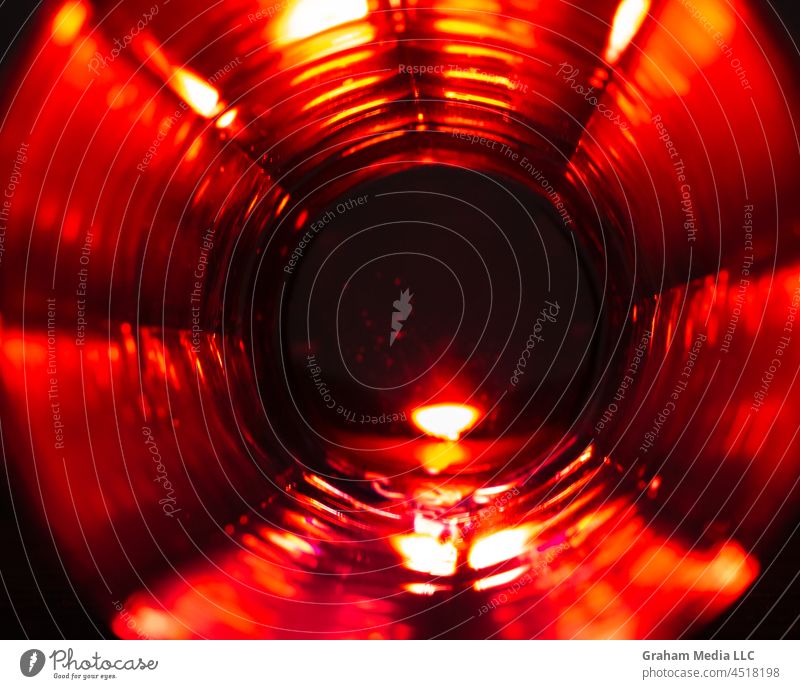 Rote Reflexionen Glas Stollen Reflexion & Spiegelung rot Licht Textur Muster Tasse Rotlicht Glasreflexion