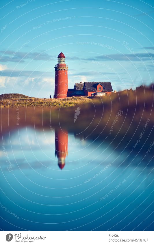 Leuchtturm "Bovbjerg Fyr" an der dänischen Westküste Küste rot Bauwerk Wahrzeichen groß hoch Stein Außenaufnahme Farbfoto Nordsee Sehenswürdigkeit Dänemark