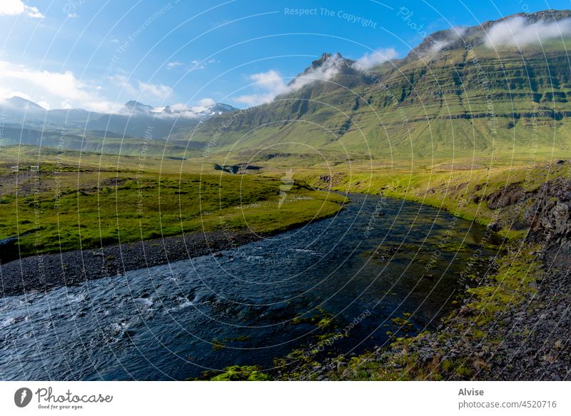 2021_08_10_snaefellsnes panorama fluss und berge Island Landschaft reisen Fluss Berge u. Gebirge Himmel schön isländisch Wasser Natur natürlich grundarfjörður