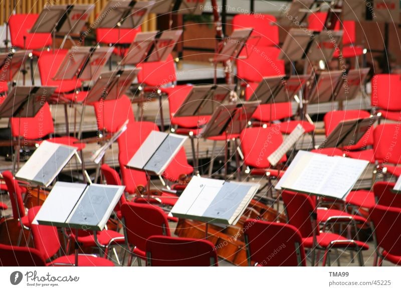 Stille Musik Konzert Orchester Stuhl rot Pause Musiker Musiknoten