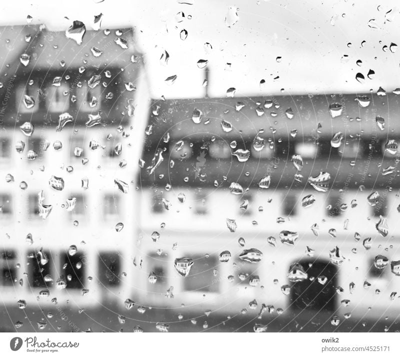 Schönes Wetter Regen Regentropfen Glas nass Wasser Haus Reflexion & Spiegelung Tropfen Schwache Tiefenschärfe feucht glänzend Makroaufnahme Detailaufnahme