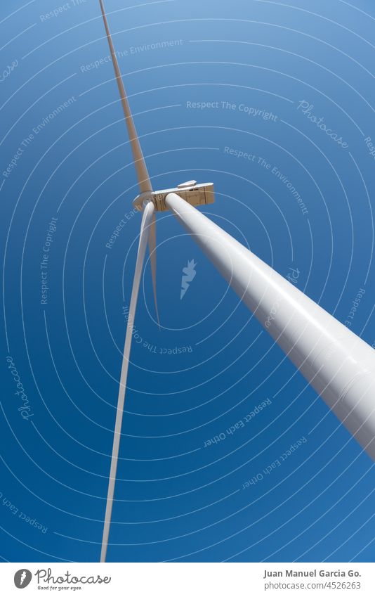Windkraftgenerator in Perspektive am Sternenhimmel Ressourcen nachhaltig Effizienz Erzeuger regenerativ Turbine Himmel (Jenseits) solar Innovation ökologisch