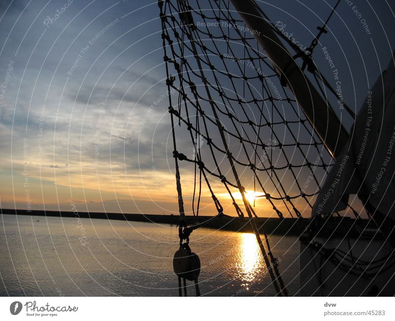 Sailman’s sunset Segeln Sonnenuntergang Wasserfahrzeug Meer Niederlande Wolken