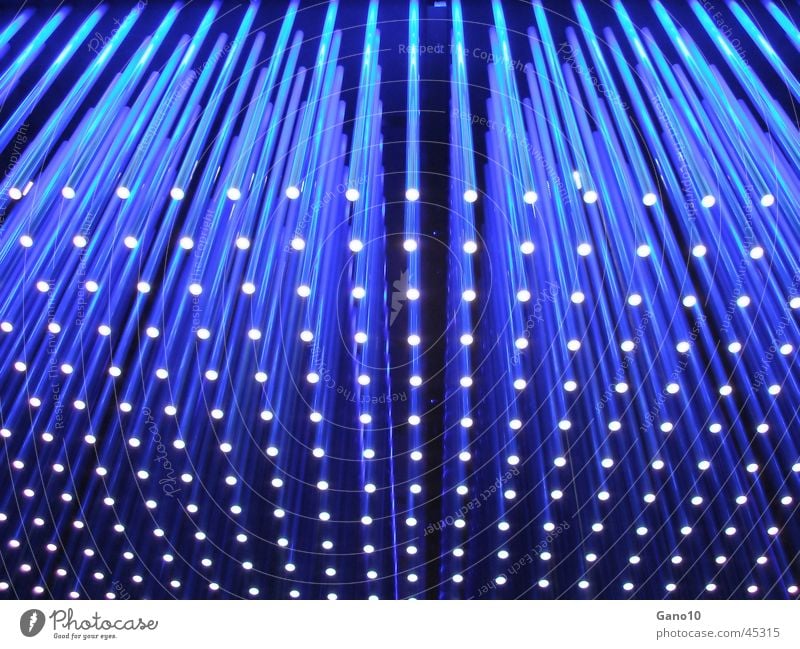 ~ blue pins ~ blau Licht Lichtobjekt Lampe obskur Stab
