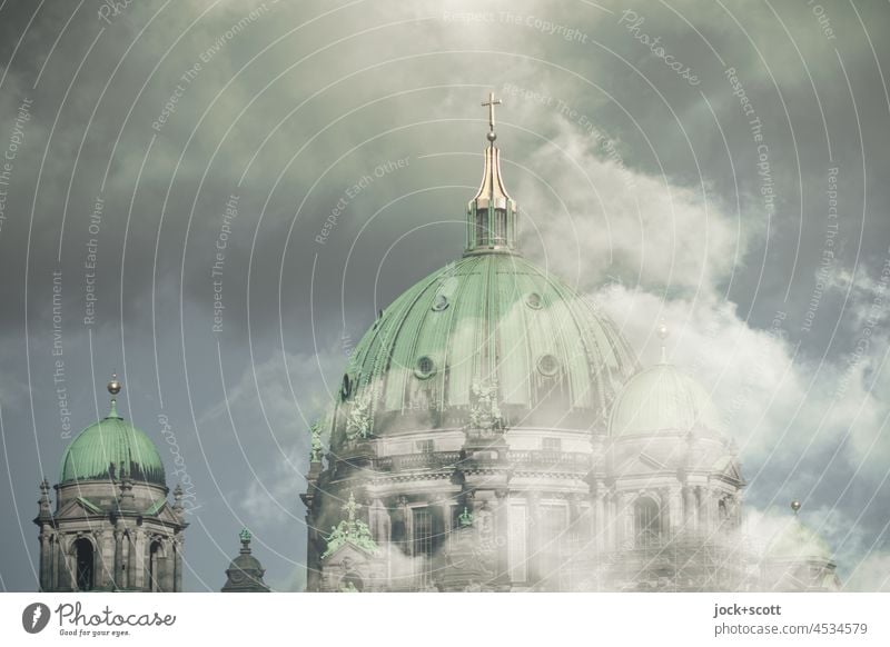 Leichtigkeit | Wolken über dem Berliner Dom Sehenswürdigkeit Kuppeldach Kirche Architektur Religion & Glaube Bauwerk Himmel Doppelbelichtung