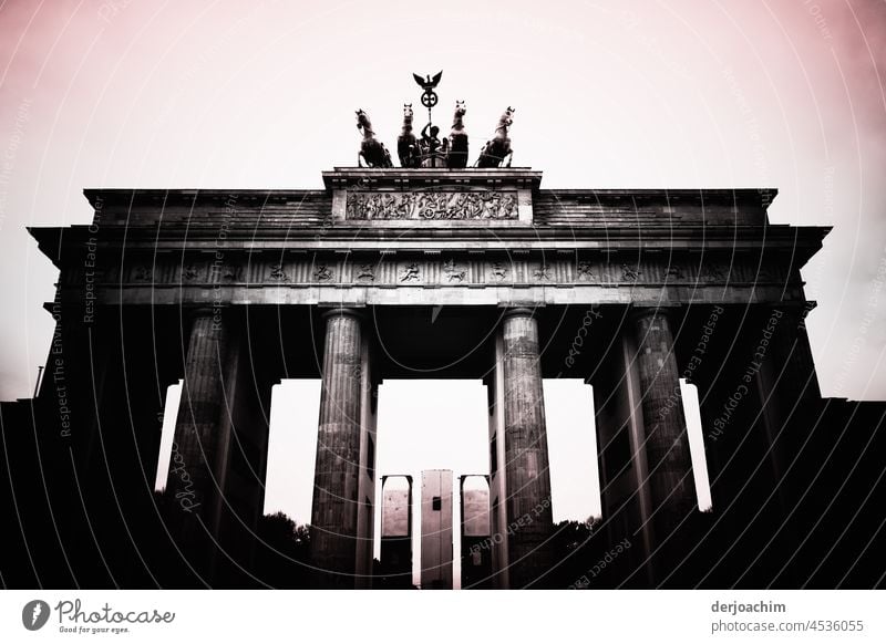 Das Wahrzeichen von Berlin : Brandenburger Tor Architektur Hauptstadt Berlin-Mitte Deutschland Tourismus Sehenswürdigkeit Stadtzentrum Städtereise Sightseeing