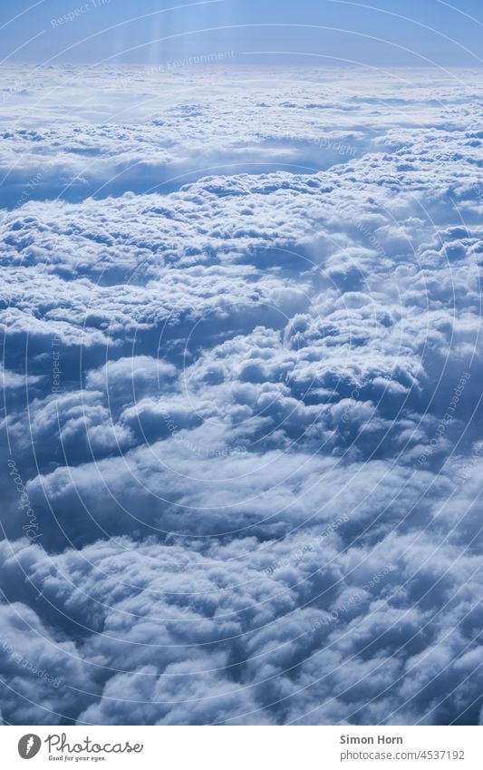 Über den Wolken Luftverkehr blau Horizont Ferien & Urlaub & Reisen Himmel weich Freiheit fliegen Schönes Wetter Tourismus Ferne Fernweh Umwelt