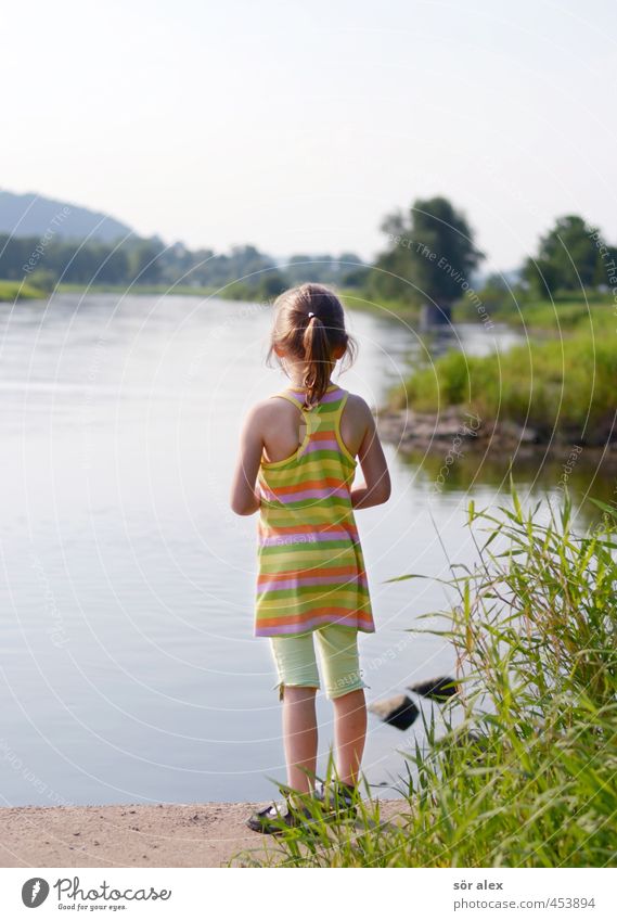 die Weser Kindererziehung Bildung Schule lernen Schulkind Mensch feminin Mädchen Kindheit 1 Umwelt Landschaft Sommer Klima Schönes Wetter Pflanze Gras Fluss