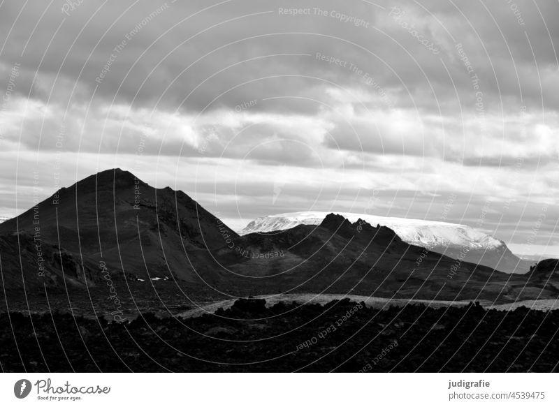 Island Berge u. Gebirge Schnee Schneebedeckte Gipfel Landschaft Natur Kontrast vulkanisch vulkangestein Himmel Wolken Schwarzweißfoto Klima Stimmung kalt Felsen