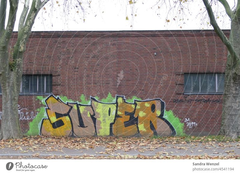 Grafitti Super wall wand mauer hauswand sprayer positiv optimistisch Bild Farbe farbig Kllinker