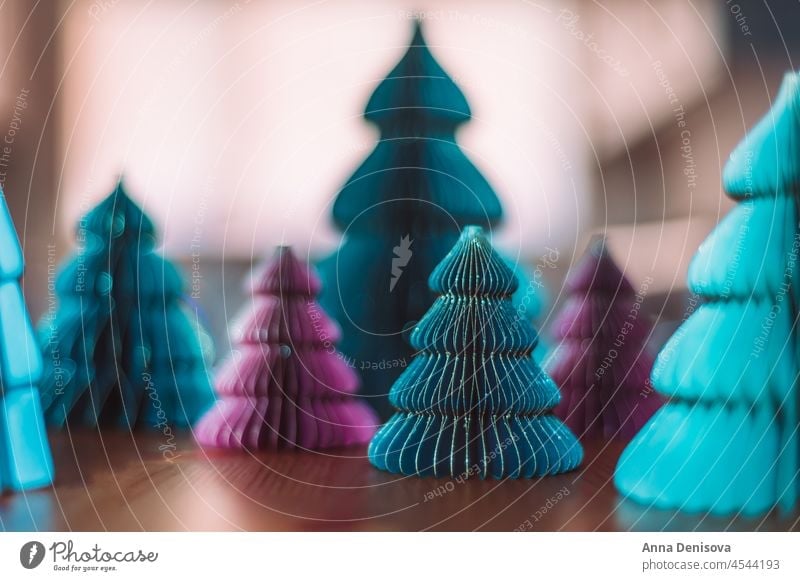 Trendige Papier-Weihnachtsbäume Weihnachtsbaum Weihnachten handgefertigt diy modern organisches Design festlich minimalistisch erhängen Wabe faltbar 3d