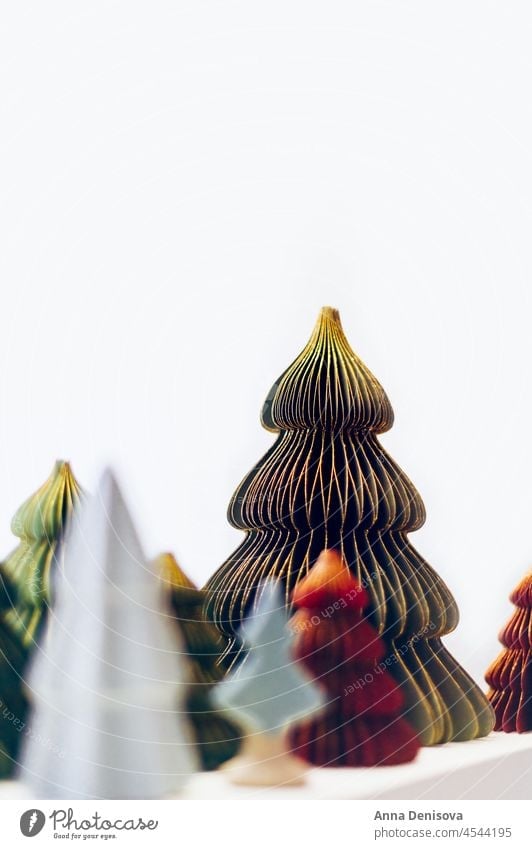 Trendige Papier-Weihnachtsbäume Weihnachtsbaum Weihnachten handgefertigt diy modern organisches Design festlich minimalistisch erhängen Wabe faltbar 3d