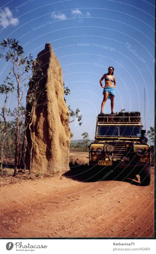 Australien Termitenhügel Geländewagen Bikini Landrover Ferien & Urlaub & Reisen Travelling