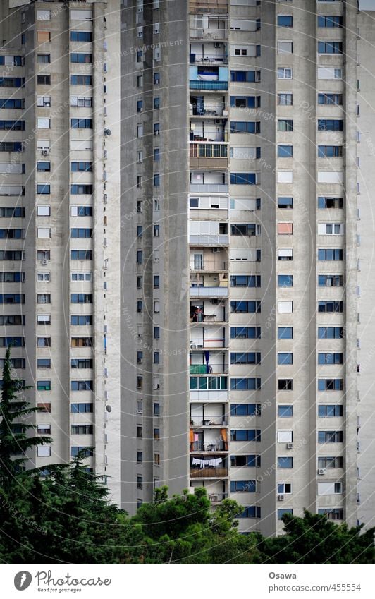 Rijeka | 600 Haus Hochhaus Bauwerk Gebäude Architektur Fassade Balkon Fenster Beton alt trist grau Wohnhaus Wohnhochhaus Plattenbau Kroatien verfallen