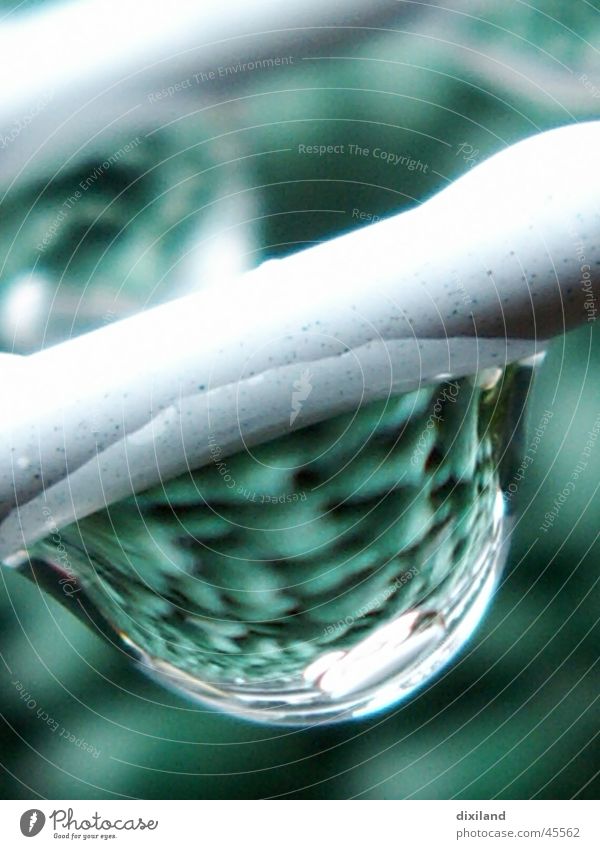 Ein Tropfen voll Tischtuch Reflexion & Spiegelung Häusliches Leben Wassertropfen Regen Makroaufnahme Tischwäsche
