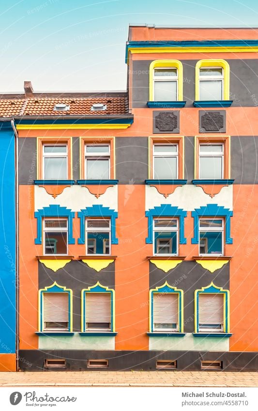 Buntes Mietshaus der Magdeburger Moderne bauen neues moderne form farbe Farbfoto geometrie Fenster architektur Architektur pastell otto-richter Bauwerk