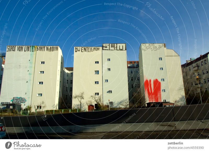 Mehrfamilienhäuser an der Autobahn architektur berlin büro city deutschland hauptstadt haus himmel hochhaus innenstadt mitte modern neubau skyline verwaltung
