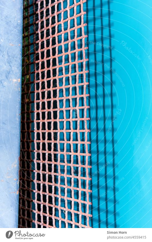 Gitter – Netzwerk Strukturen & Formen blau Schutz Membran abstrakt Detailaufnahme Muster Metall Stahlträger Kunststoff Barriere Bauzaun Konstruktion Baustelle