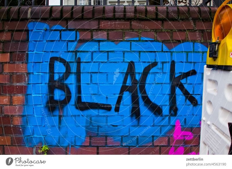 Black aussage black black lives matter botschaft farbe gesprayt grafitti grafitto illustration kunst mauer message nachricht parole politik sachbeschädigung