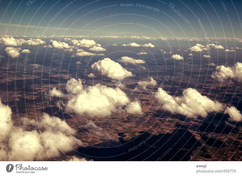 fluffy Umwelt Natur Urelemente Himmel Wolken Schönes Wetter natürlich blau Erde Farbfoto Außenaufnahme Luftaufnahme Menschenleer Tag