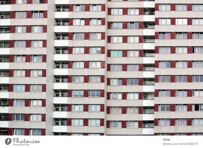 Schlaraffenland | für Vermieter*innen hochhaus fassade fenster balkon wohnblock architektur viele gemeinsam mietwohnungen unvergleichlich wohnen heimat
